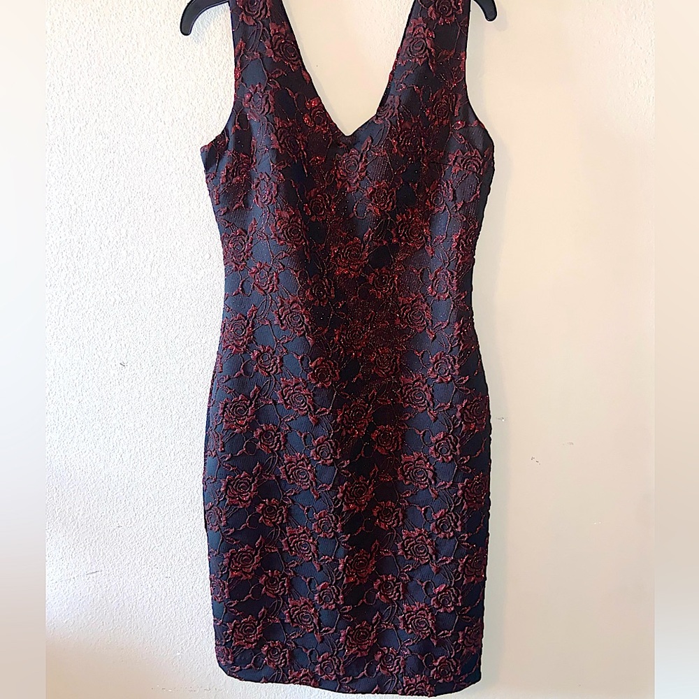 *Price Drop* Versona Ricco red and black rose patterned dress, size 2.